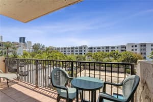 250 181 Dr APT 214, Sunny Isles Beach, FL 33160, - MLS#A12012391