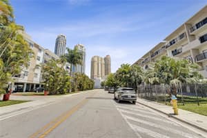 250 181 Dr APT 214, Sunny Isles Beach, FL 33160, - MLS#A12012391