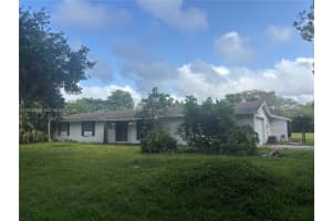 9290 Sw 104th St, Miami