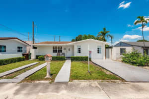 395 W 39th Pl, Hialeah