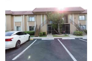 205 Lakeview Dr 102, Weston