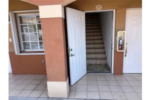 2425 W 76th St 207, Hialeah