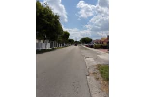 1656 W 57th Ter, Hialeah
