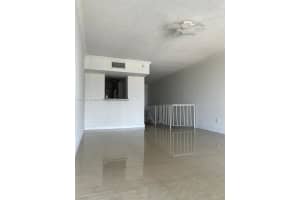 9210 Fontainebleau Blvd 506, Miami
