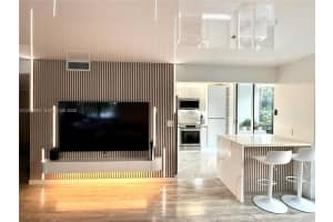 671 Ne 195th St 205e, Miami