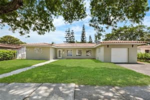 6750 White Oak Dr, Miami Lakes