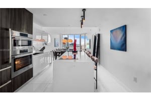 851 Ne 1st Ave 1606, Miami
