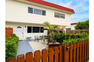 1520 Ne 151st St 103, Miami
