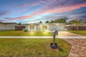 8830 NW 3rd St, Pembroke Pines, FL 33024, - MLS#A12013040