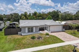 8830 NW 3rd St, Pembroke Pines, FL 33024, - MLS#A12013040