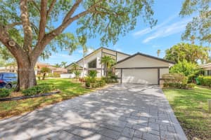 10325 6th Street, Coral Springs, FL 33071 - MLS#A12013060