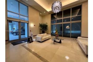 1050 Brickell Ave 1912, Miami
