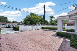2450 NW 32nd St, Miami, FL 33142, - MLS#A12013114