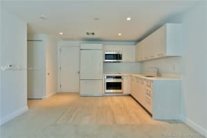 45 Sw 9 St 1907, Miami