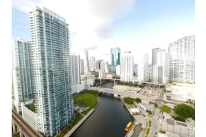 690 Sw 1st Ct Phi04, Miami