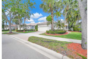 2553 Bay Pointe Drive, Weston