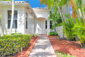 2553 Bay Pointe Dr, Weston, FL 33327, - MLS#A12013323
