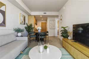 11 NE 6th St #1513, Miami, FL 33132, - MLS#A12013332