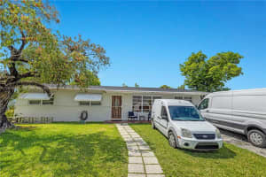 10370 Sw 44th St, Miami