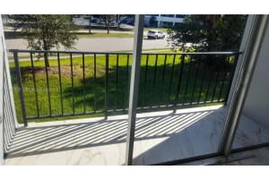 310 Fontainebleau Blvd 203, Miami