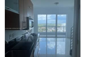 60 Sw 13th St 1615, Miami