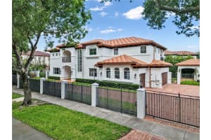 16763 Nw 77th Path, Miami Lakes