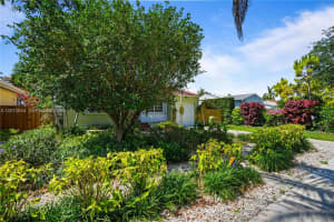 2460 SW 24th St, Miami, FL 33145, - MLS#A12013644