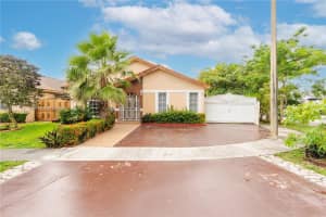 7411 W 33rd Ave, Hialeah