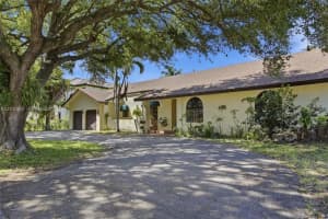 7200 N Oakmont Dr, Hialeah, FL 33015, - MLS#A12013867