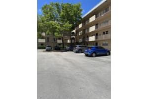 6061 N Falls Cir Dr 106, Lauderhill