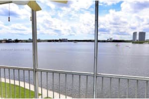 2920 Point East Dr N509, Aventura