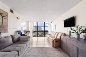 800 Parkview Dr APT 901, Hallandale Beach, FL 33009, - MLS#A12013896