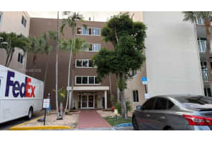 6940 Miami Gardens Dr 1-320, Hialeah
