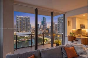 88 Sw 7th St 1012, Miami