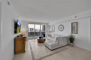 1830 S Ocean Dr APT 1703, Hallandale Beach, FL 33009, - MLS#A12014084