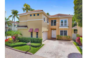 3728 Ne 208th Ter, Aventura