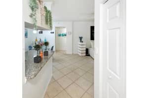 6533 Emerald Dunes Dr APT 208, West Palm Beach, FL 33411, - MLS#A12014186