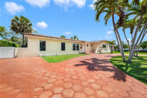 10315 Sw 26th Ter, Miami