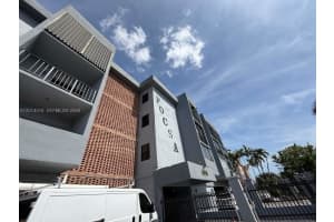 6055 W 19th Ave 215, Hialeah