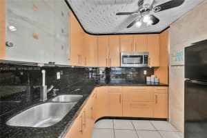6039 Collins Ave 621, Miami Beach