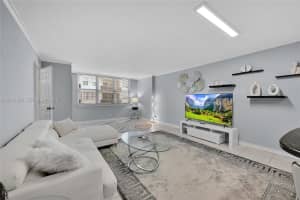 6039 Collins Ave APT 621, Miami Beach, FL 33140, - MLS#A12014560