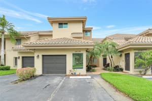 16339 Malibu Dr 22, Weston