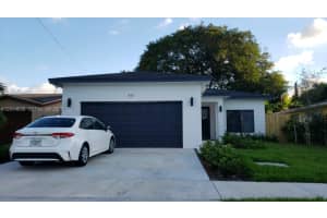 613 NW 10th St, Hallandale Beach, FL 33009, - MLS#A12014630