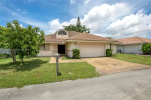 7451 NW 40th St, Lauderhill, FL 33319, - MLS#A12014661