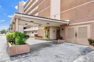 609 NE 14th Ave APT 405, Hallandale Beach, FL 33009, - MLS#A12014699