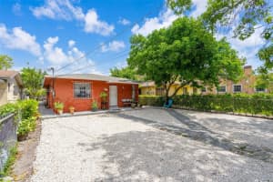2385 Nw 32nd St, Miami
