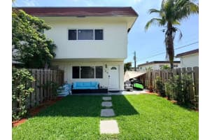 1500 Ne 151st St 104, Miami