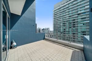 60 Sw 13th St 4008, Miami