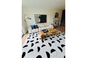 1045 10th St 302, Miami Beach