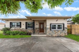 2674 W 8th Ct, Hialeah